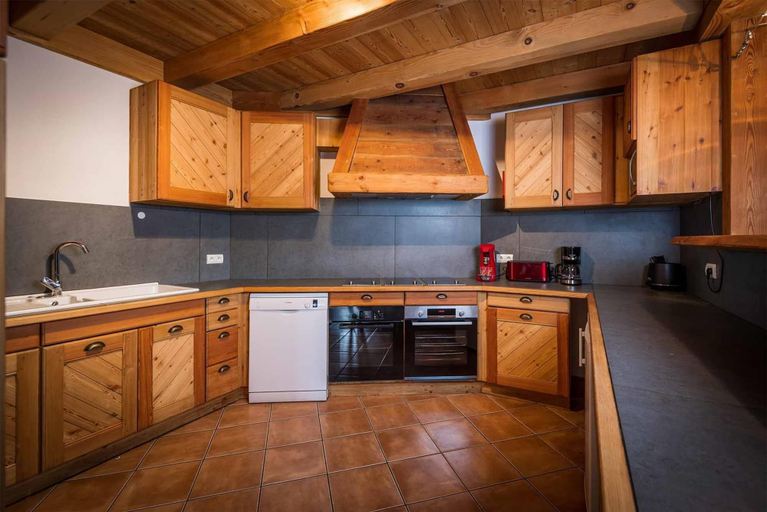 Private kitchen 3, Chalet in Village With Bars and Shops Nearby, Isère