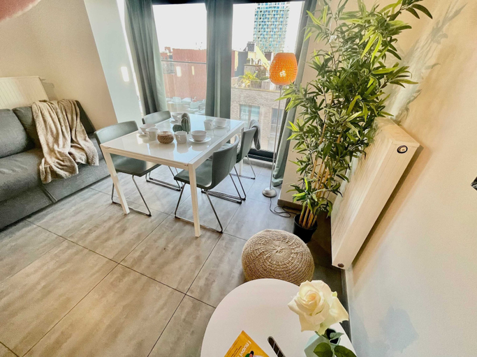 Dining 5, Suite in Antwerp Near Meir Shops, Antwerpen