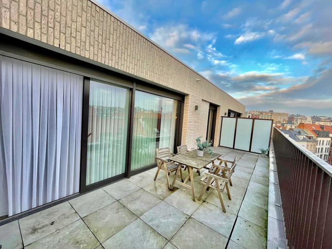 Balcony 5, Sparkling Antwerp Penthouse Near Hub, Antwerpen