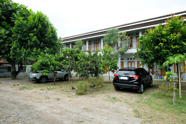 Exterior & Views 2, RedDoorz Syariah near Terminal Bus Giwangan, Bantul