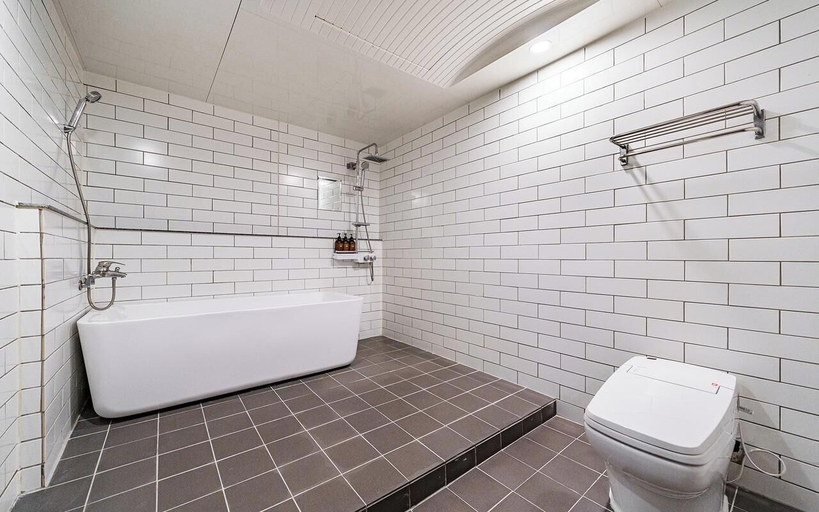 Bathroom 4, Brown Dot Daegu Exco, Buk