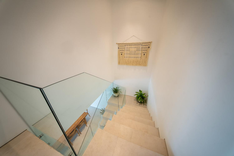 5, 3BR Bingin Villa-Ocean View & Sunset Rooftop B3, Badung