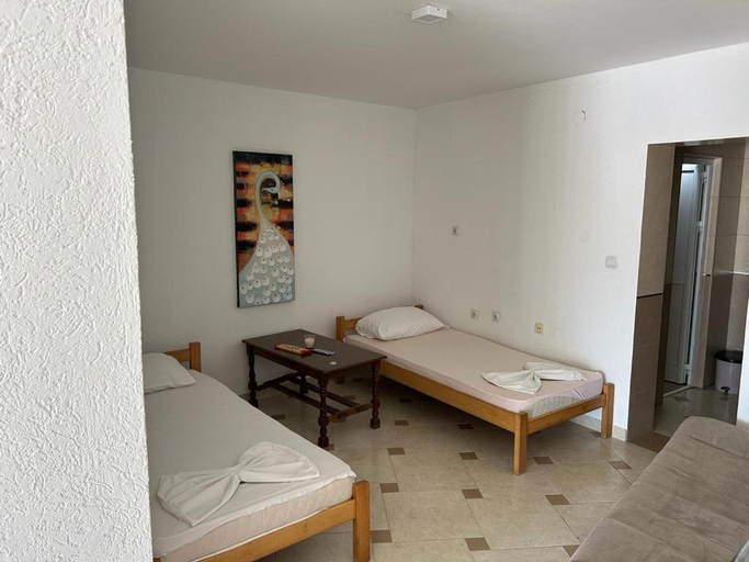 Others 4, Apartments Doda