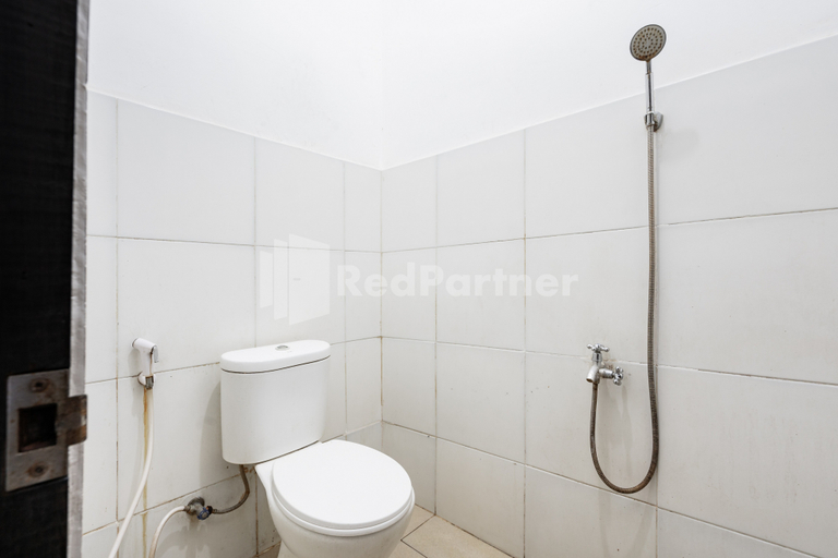 Bathroom, Good Sleep 4 RedPartner Samarinda, Samarinda