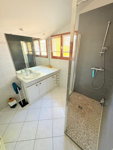 Bathroom 2, Atlantide - Somptueuse Villa Classee 4 etoiles - Saint-Clair - Vue Exceptionnelle - Piscine, Hérault