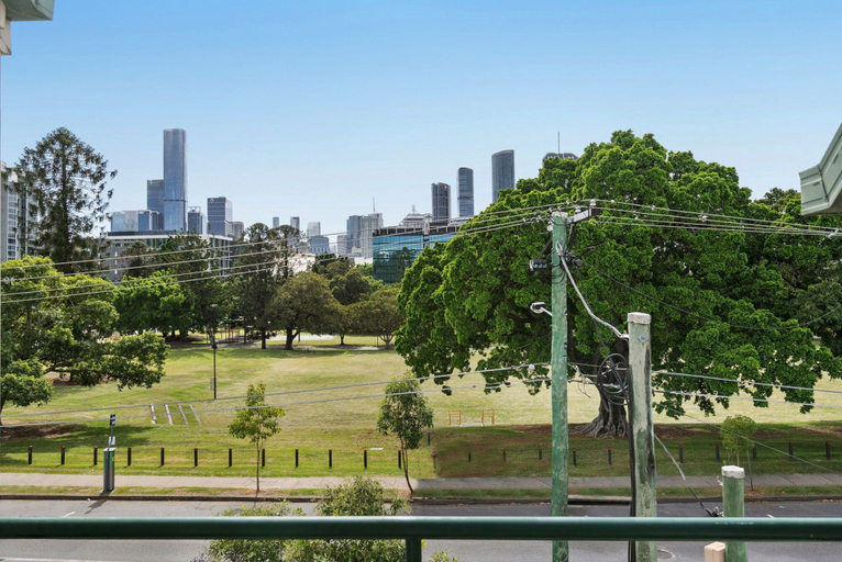 View from property, Comfortable Stay With Pool Access, Brisbane