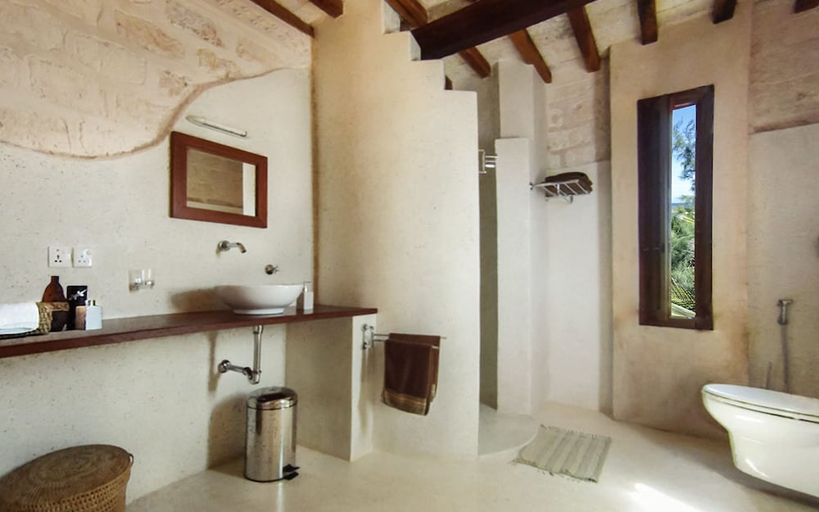 Bathroom 4, THE CHARMING LONNO LODGE, Kilifi North