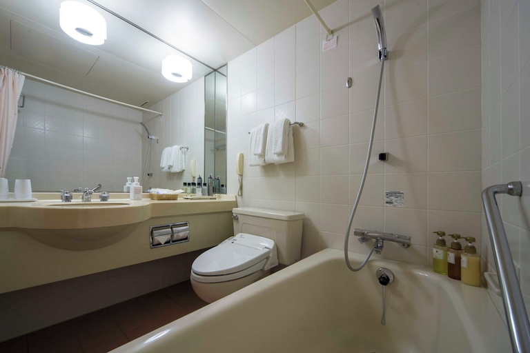 Bathroom 3, Yokkaichi Miyako Hotel, Yokkaichi