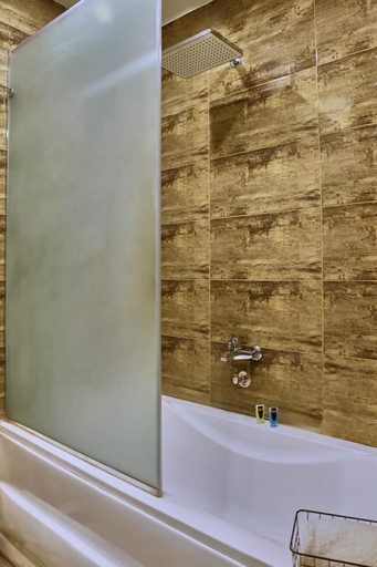 Bathroom 4, Nefertari Pyramids View Inn, Al-Ahram