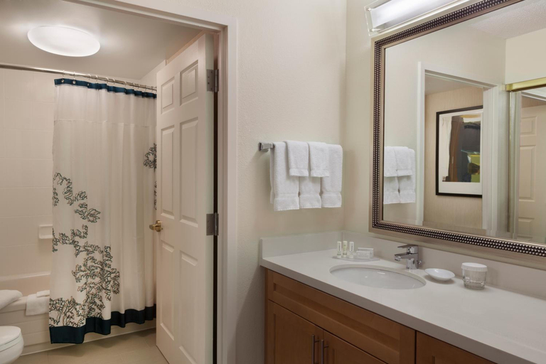 Bathroom, Cambridge Suites Mississauga, Peel