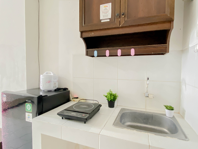 Bathroom 5, Practical Studio at Gunung Putri Square Apartment By Travelio, Bogor