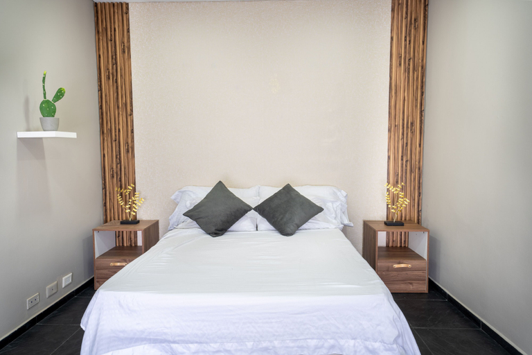 Room 2, 6BD with Balcony Jacuzzi Next to LLERAS, Medellín