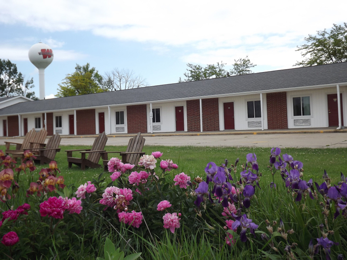 Exterior & Views 2, Crest Country Inn, Iowa