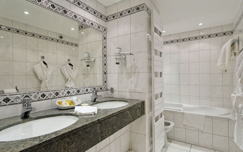 Bathroom, Le Grand Hotel & Spa Et Son Chalet, Vosges
