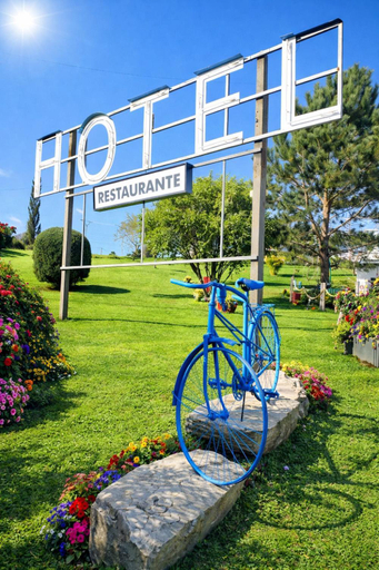 Others 5, Hotel Capellan, Asturias