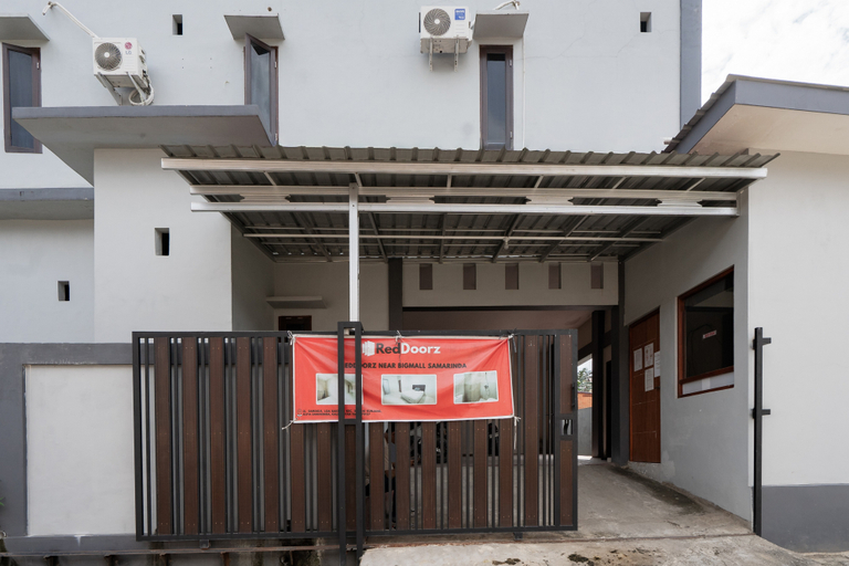 Exterior & Views 2, RedDoorz near Big Mall Samarinda, Samarinda