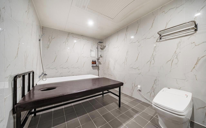 Bathroom 4, Brown Dot Daegu Exco, Buk