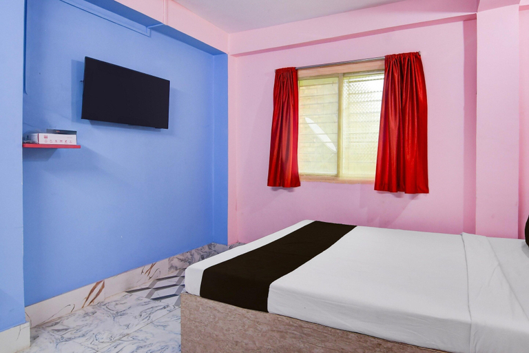 Room 4, Hotel O Shakuntala Park Bus Terminus, South 24 Parganas
