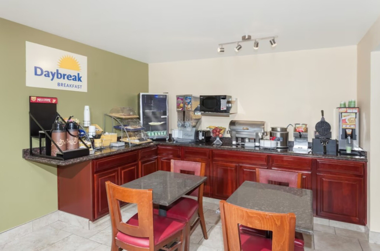 Food & Drinks 5, Days Inn By Wyndham Springfield, Sangamon