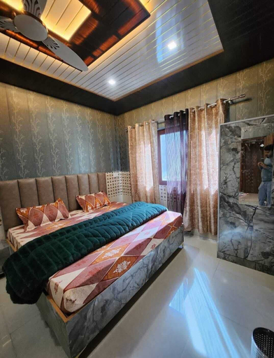 Room 5, Hotel Khetan Residency Yamunotri Dham, Uttarkashi