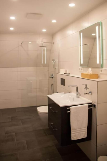Bathroom 3, Hotel & Restaurant Wefers, Steinfurt