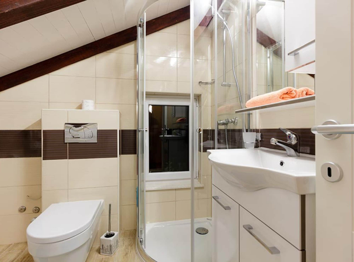 Bathroom 3, Villa Renata, Okrug