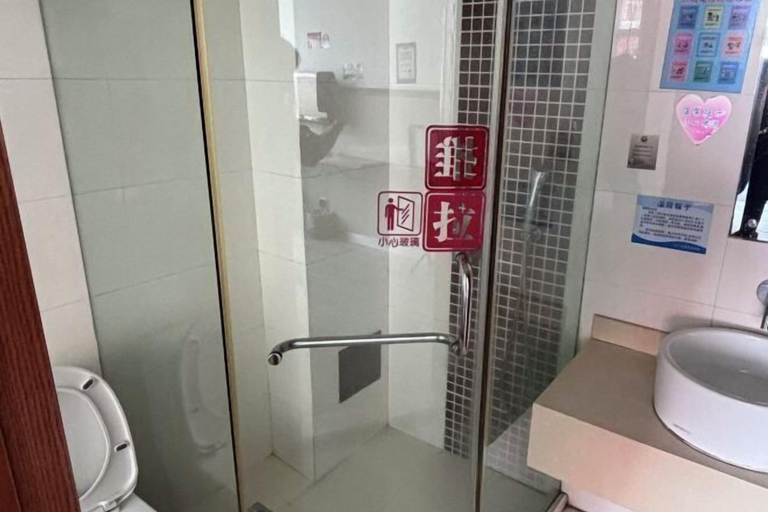 Bathroom 4, Yong Tai Busines Hotel, Taizhou