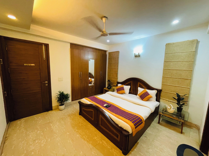 Room 4, Fortune Home Service Apartment 4BHK J191, Delhi