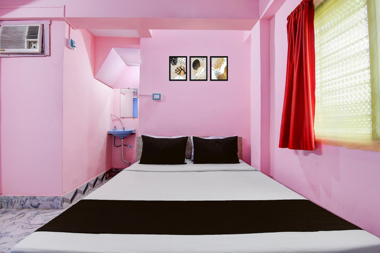 Room 3, Hotel O Shakuntala Park Bus Terminus, South 24 Parganas