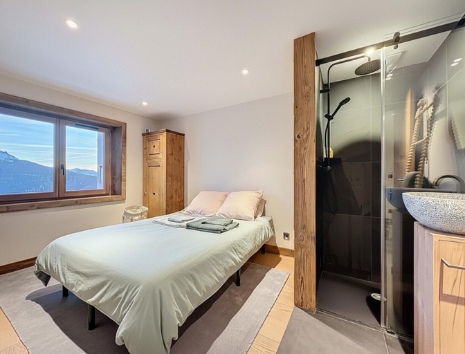 Room 4, Luxury Alpine Chalet in La Rosiere for 12 Guests, Savoie