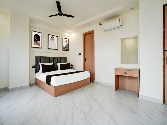 Room 5, Deluxehotel Shikha Continantal, Kaushambi