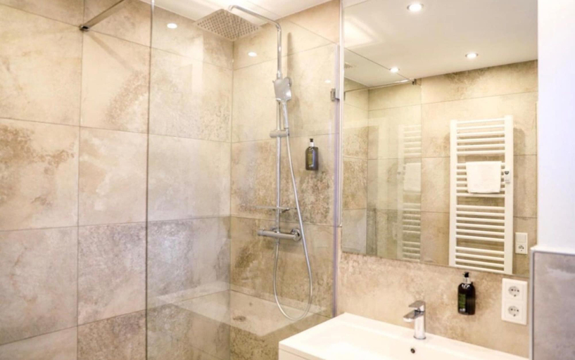 Bathroom 2, Helles und Modernes Appartement, Hochsauerlandkreis