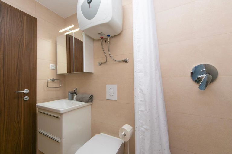 Bathroom 5, Apartmani Jakirusa, Brela