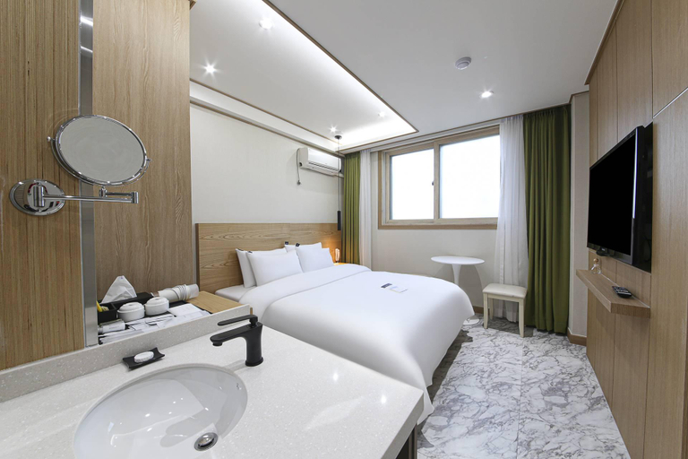 Bedroom 4, Yeongdeok Hotel Gloryel, Yeongdeok