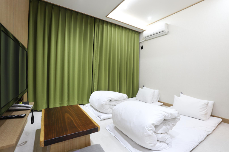 Bedroom 4, Yeongdeok Hotel Gloryel, Yeongdeok