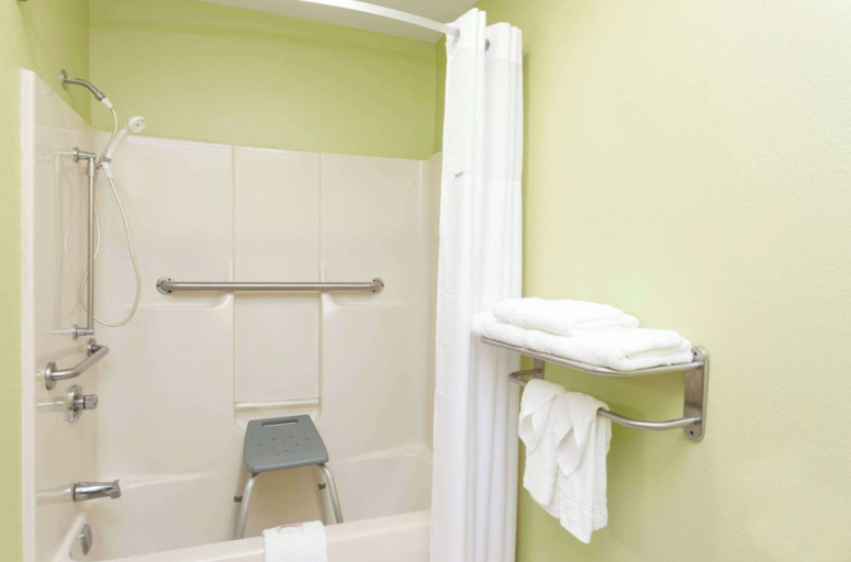 Bathroom 4, Days Inn By Wyndham Springfield, Sangamon