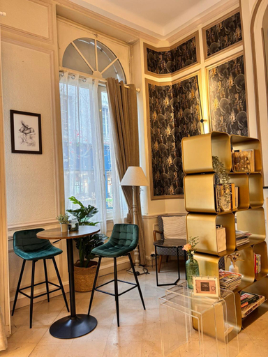 Public Area, Hôtel du Lion d'or, Eure