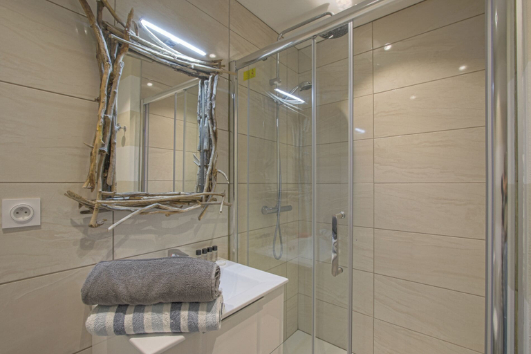 Bathroom 3, La Venelle des Greniers à Sel, Calvados