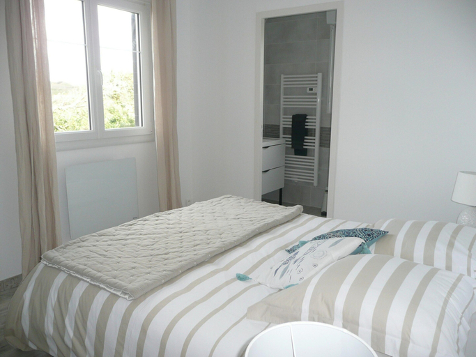 Room 2, Seaview Stone House in Brittany, Finistère