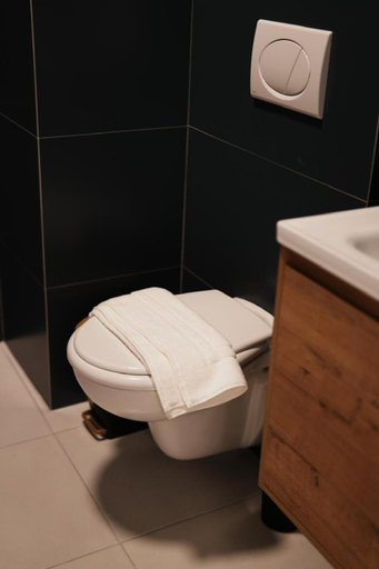 Bathroom 5, K&K Apartments, Sarandës