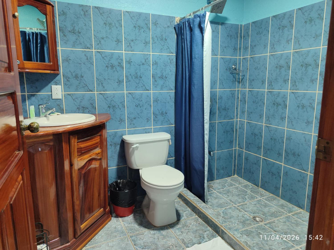 Bathroom 2, Fish Hook Marina Hotel, Golfito