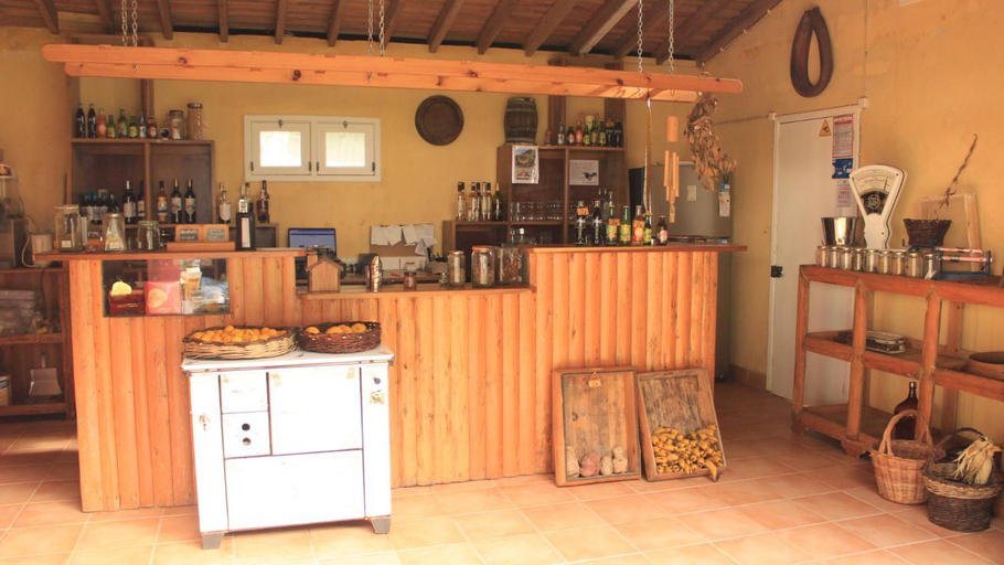 Food & Drinks, Aldeia do Sanguinho, Povoação