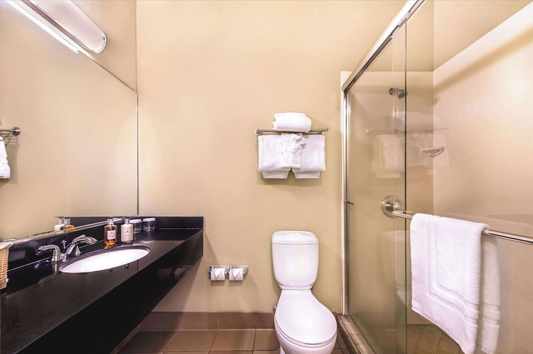 Bathroom 4, Gaia Hotel & Spa Redding, an Ascend Collection Hotel, Shasta