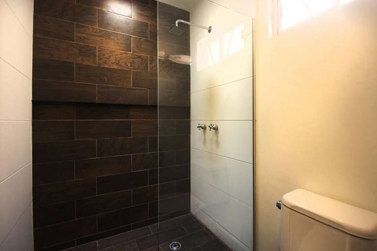 Bathroom 4, Motel Mirage, Guadalajara