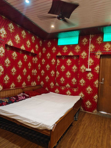 Room 4, Tirupati Guest House, Varanasi