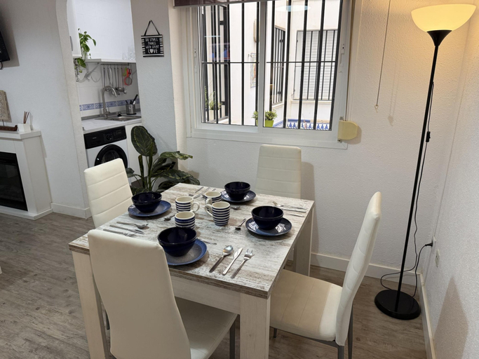 Room 4, Santelmo 16, Málaga