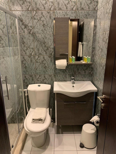 Bathroom 3, Shams al weibdeh hotel apartment, Wadi Essier