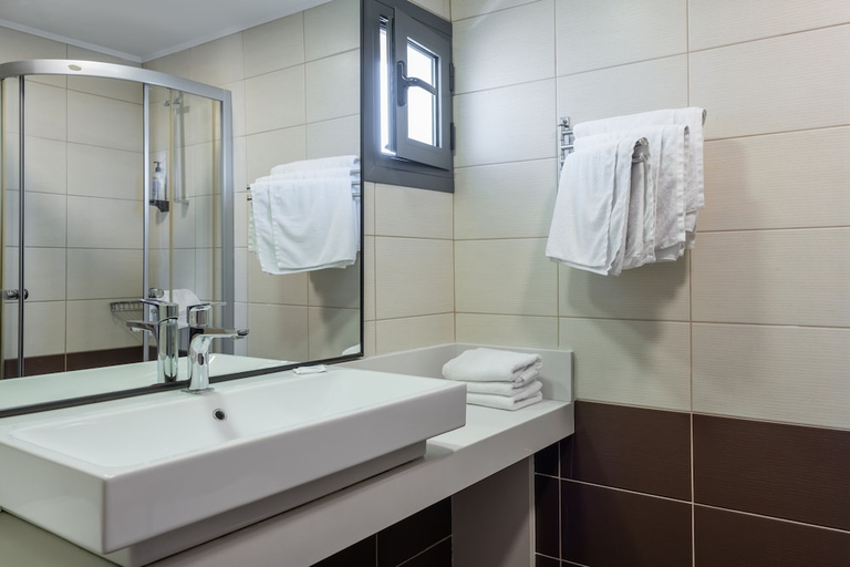 Bathroom 4, Iraklion Hotel, Crete
