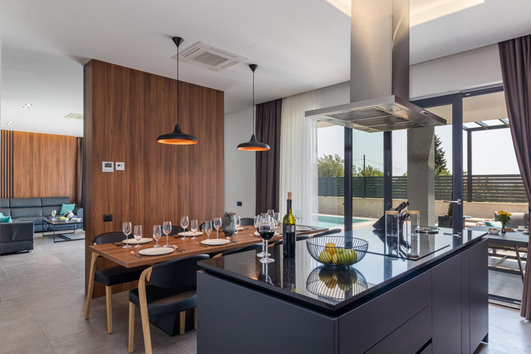 Food & Drinks, Villa Bellatrix in Fazana with beach front and sea view, Fažana