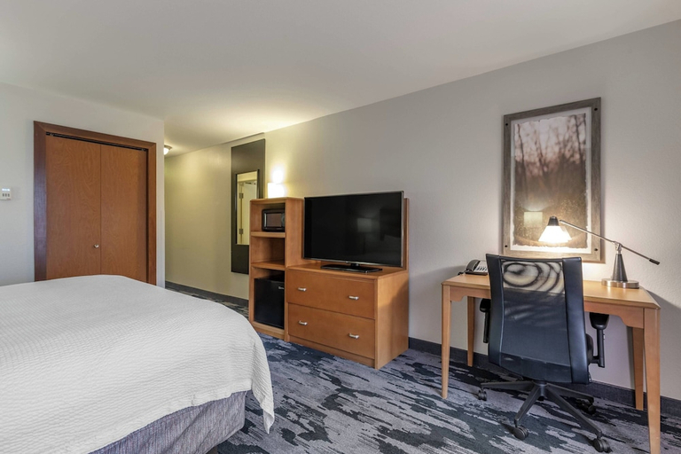 Bedroom 2, Fairfield Inn Suites Texarkana, Bowie